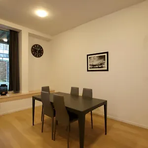 European Institutions Apartamento